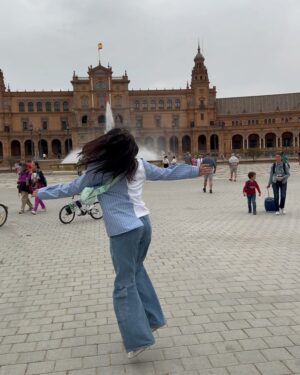 Ritz Azul Instagram - … España! 🇪🇸

Ang dami palang purpose ng tripod. Pwede ring panungkit ng orange 🍊 who did it better? 😏😆