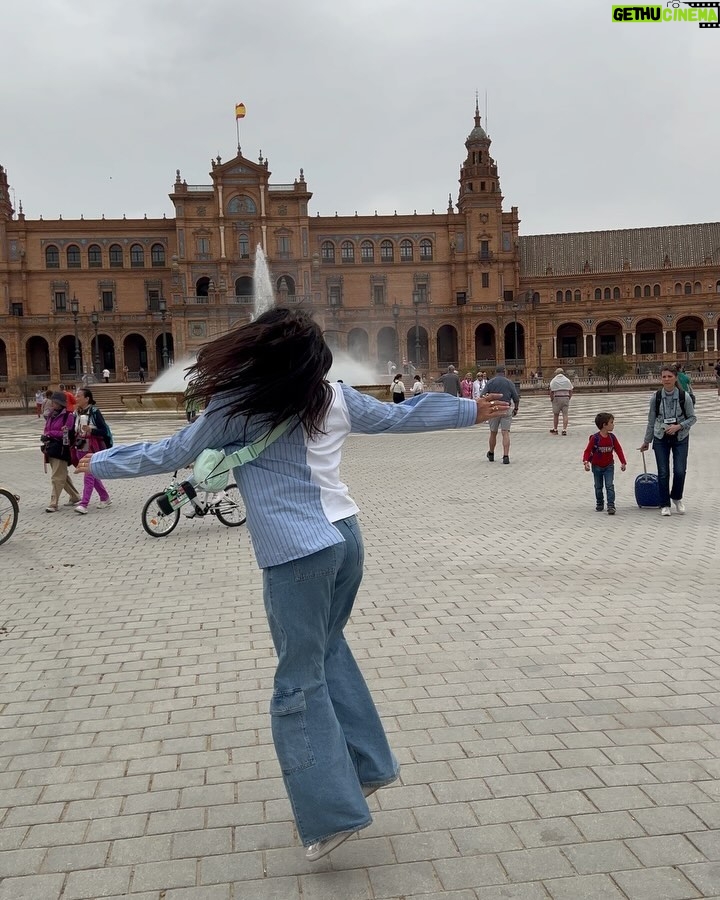 Ritz Azul - 4K Likes - … España! 🇪🇸

Ang dami palang purpose ng tripod. Pwede ring panungkit ng orange 🍊 who did it better? 😏😆