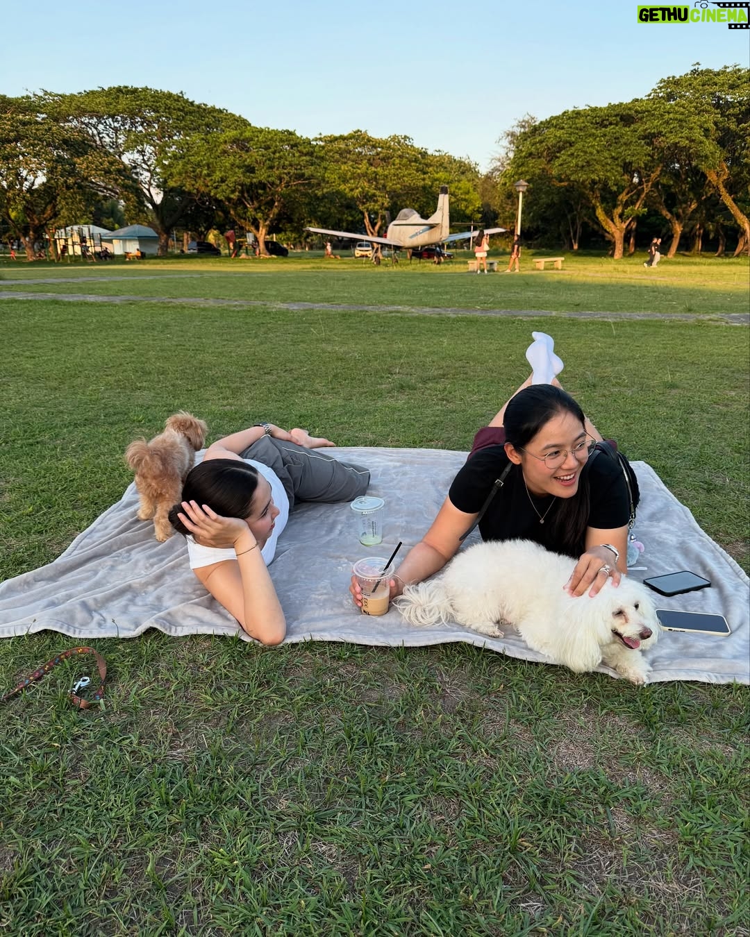 Ritz Azul - 6.8K Likes - Blue skies and fresh air 💙💚

“candid” shots with the cutest photo bomber (last slide)