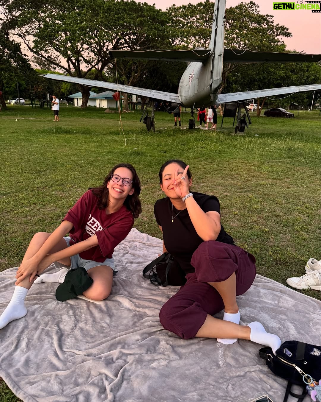 Ritz Azul - 6.8K Likes - Blue skies and fresh air 💙💚

“candid” shots with the cutest photo bomber (last slide)