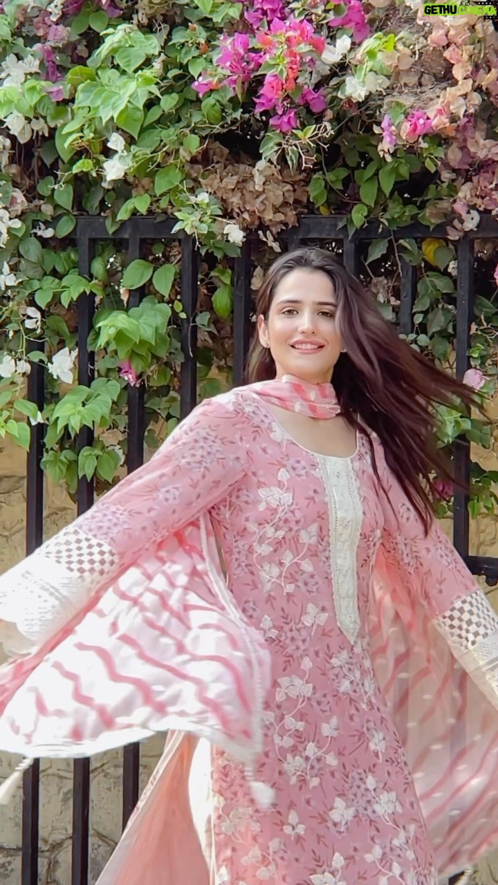 Riya Kishanchandani - 64.1K Likes - 💘💐💗💕

Styled by- @danishkhanndesigns_ 
🎥 - @famebrosstudio