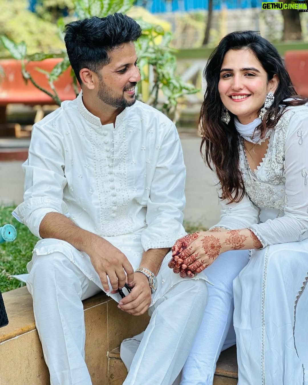 Riya Kishanchandani - 238.5K Likes - Eid Mubarak 🌙❤️

Outfits- @danishkhanndesigns_  @qalaonline