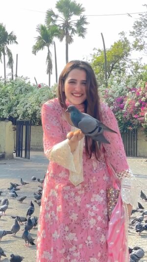 Riya Kishanchandani Instagram - 🕊️
.
#reelsinstagram #trending #birds #love #riyarkfam #reelitfeelit #explore