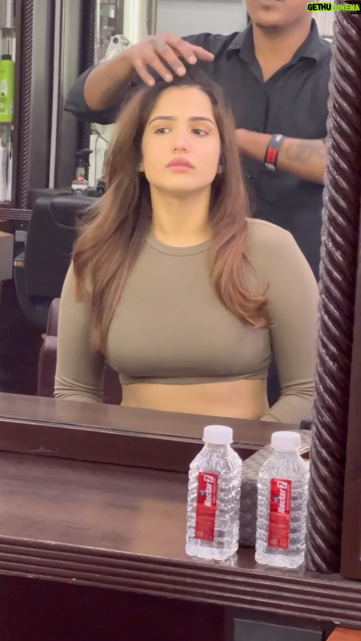 Riya Kishanchandani - 95.7K Likes - ❤️❤️ 
 

For more videos follow me on @officialjoshapp 
💇🏻‍♀️ - @enhance_ganesh