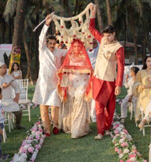 Riya Kishanchandani Instagram - "And We created you in pairs" - وَخَلَقْنَاكُمْ أَزْوَاجًا
Alhumdullilah MashaAllah ❤️
Photography📸 - @pageantryproductions
Makeup - @makeover_by_zara
Hair - @makeoverby_tanzilashaikh
#justmarried #love #❤️ #weddingphotography #weddingday #weddingdiaries