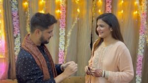 Riya Kishanchandani Instagram - Cheers 🎉 to 1 year of this beautiful day of exchanging rings & (gifts🎁😛)with you ♥️