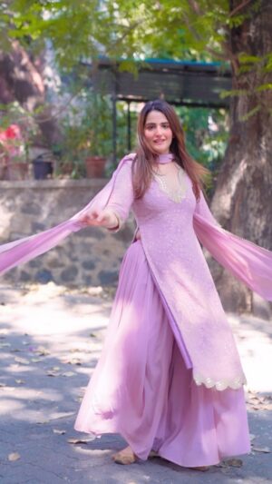 Riya Kishanchandani Instagram - 🌸
.
.
🎥 - @s_bilal24 @famebrosstudio
.
Outfit - @panache_fashionboutique
.
.
#newreel #trending #favsong #riyarkfam #explore #foryou