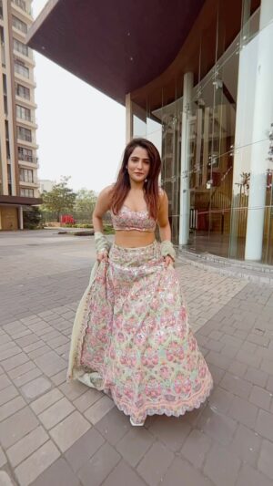 Riya Kishanchandani Instagram - ❤️ .
.
.
#reelitfeelit #riyarkfam #trending #explore