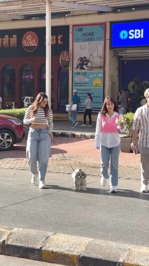Riya Kishanchandani Instagram - 🐶
.
.
#riyarkfam #newreel #foryou #trending #explore #reelitfeelit #new #candid