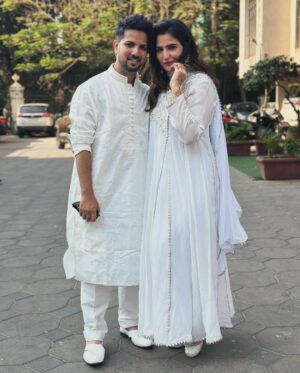 Riya Kishanchandani Instagram - Eid Mubarak 🌙❤️
Outfits- @danishkhanndesigns_ @qalaonline