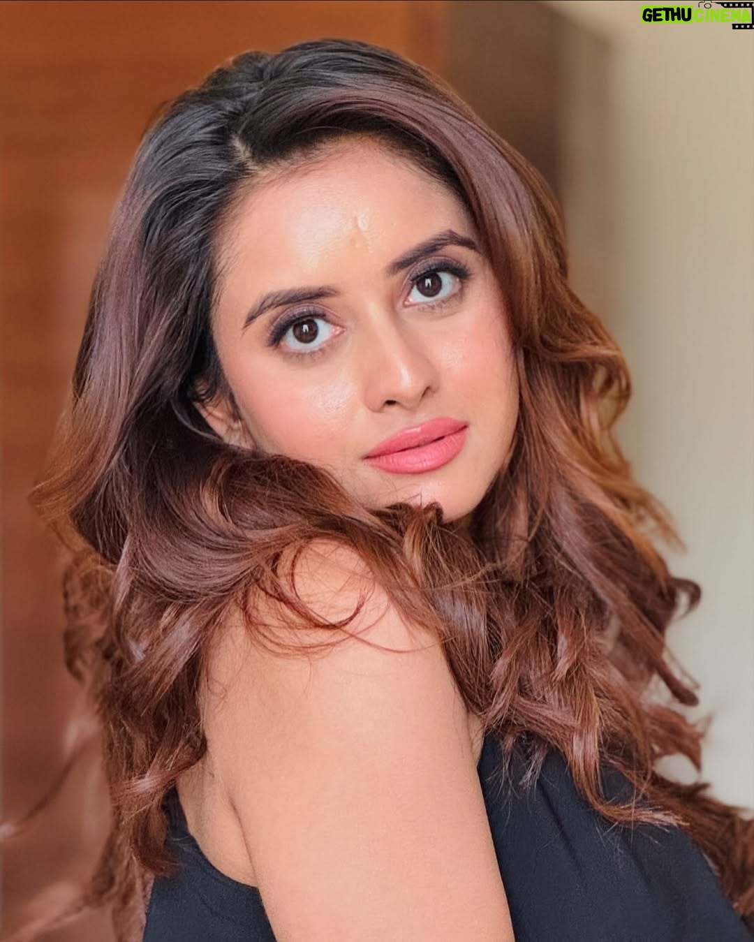 Riya Soni - 5.2K Likes - POV: Main "HEROINE" hoon♥️ 
MUA : @makeup_by_manamahapatra