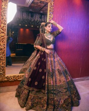 Riya Soni Instagram - देखा हज़ारों डफ़ा आपको फिर बेक़रारी कैसी है ♥️
Outfit : @mahavirweddingcouture
Mua : @pcr_makeupartistry
Clicked by : @zayed_ahmad_photography
Jewellery: @shreesiyaram_jewellery
Hairstyle: @snowdrop.aastha_hairartist
.
.
.
.
#explorepage #instagram #shoot #riyasoni