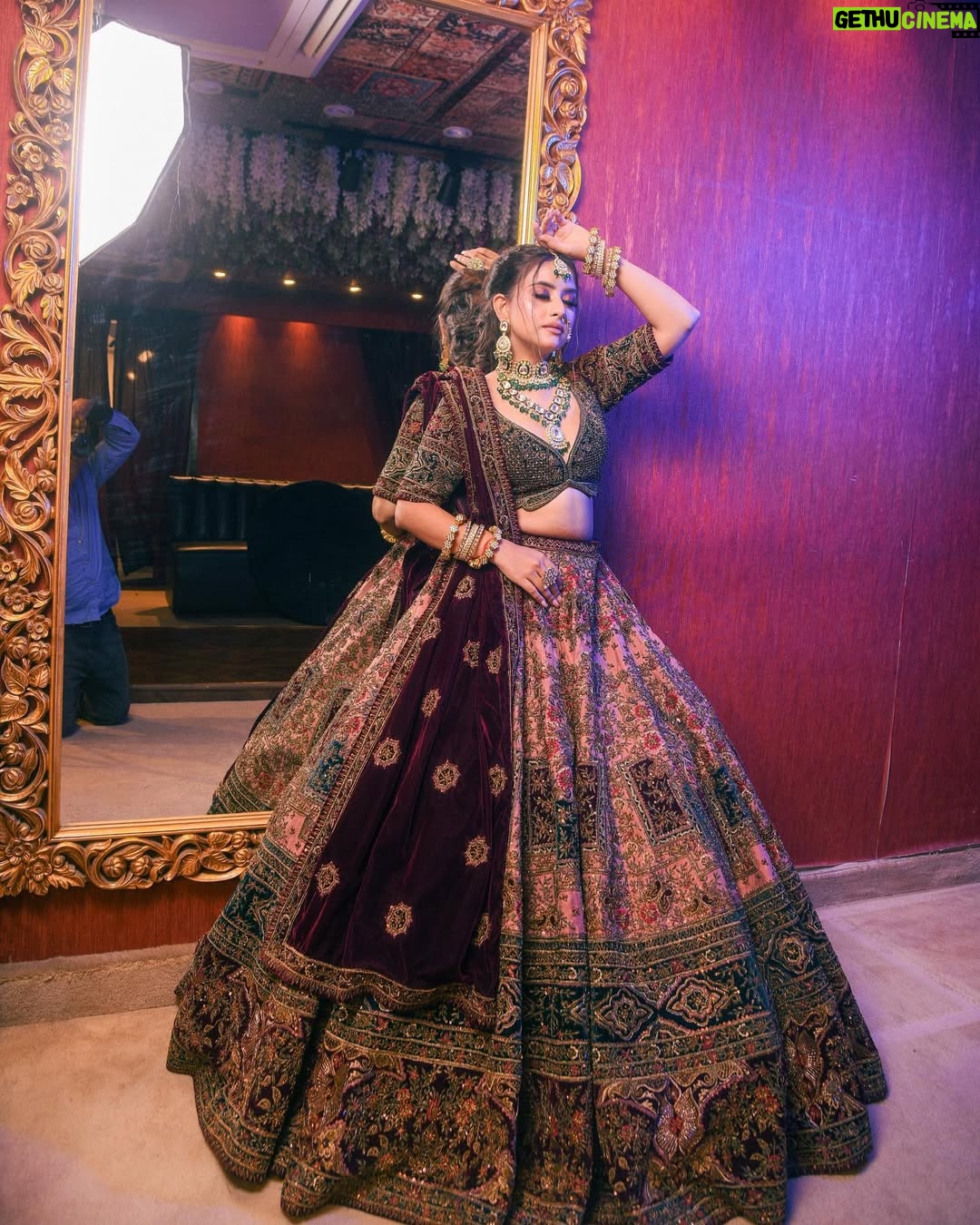 Riya Soni - 6.1K Likes - देखा हज़ारों डफ़ा आपको फिर बेक़रारी कैसी है ♥️

Outfit : @mahavirweddingcouture 
Mua : @pcr_makeupartistry 
Clicked by : @zayed_ahmad_photography 
Jewellery: @shreesiyaram_jewellery 
Hairstyle: @snowdrop.aastha_hairartist 

.
.
.
.
#explorepage #instagram #shoot #riyasoni
