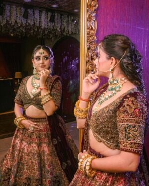 Riya Soni Instagram - देखा हज़ारों डफ़ा आपको फिर बेक़रारी कैसी है ♥️
Outfit : @mahavirweddingcouture
Mua : @pcr_makeupartistry
Clicked by : @zayed_ahmad_photography
Jewellery: @shreesiyaram_jewellery
Hairstyle: @snowdrop.aastha_hairartist
.
.
.
.
#explorepage #instagram #shoot #riyasoni