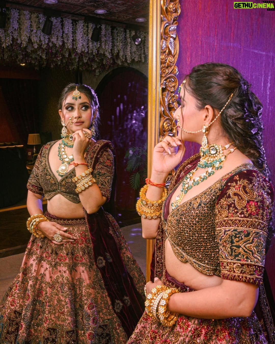 Riya Soni - 6.1K Likes - देखा हज़ारों डफ़ा आपको फिर बेक़रारी कैसी है ♥️

Outfit : @mahavirweddingcouture 
Mua : @pcr_makeupartistry 
Clicked by : @zayed_ahmad_photography 
Jewellery: @shreesiyaram_jewellery 
Hairstyle: @snowdrop.aastha_hairartist 

.
.
.
.
#explorepage #instagram #shoot #riyasoni
