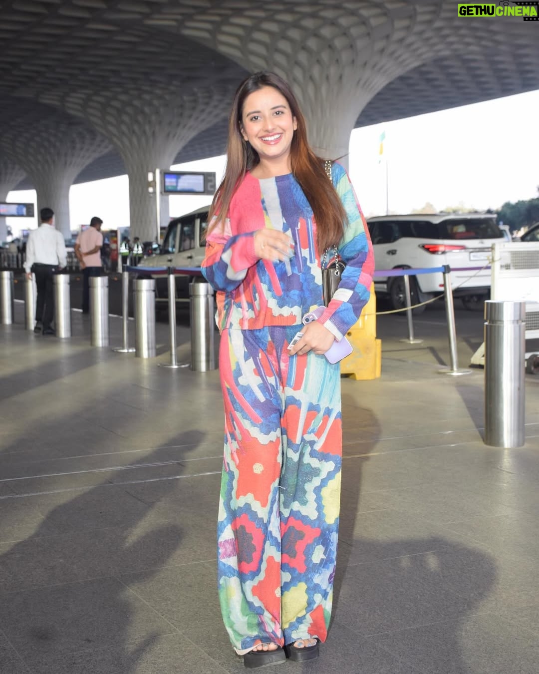 Riya Soni - 5.2K Likes - "One for the Paparazzi 📸"