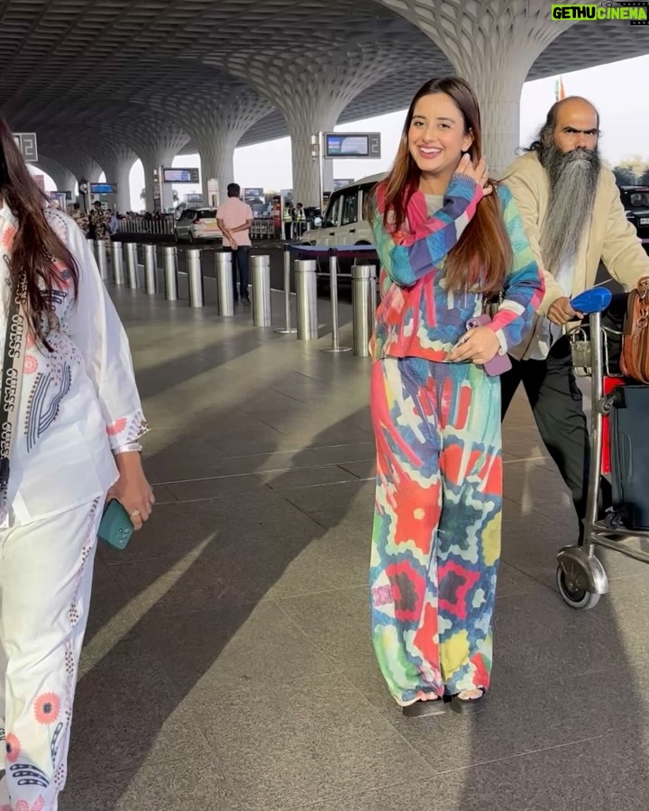 Riya Soni - 5.2K Likes - "One for the Paparazzi 📸"
