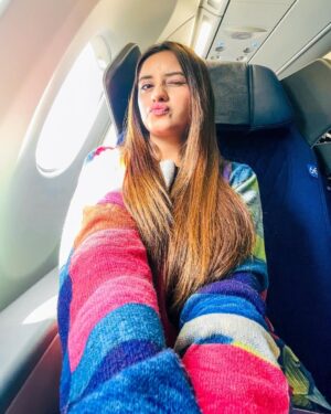 Riya Soni Instagram - 🩵🩷🌸
