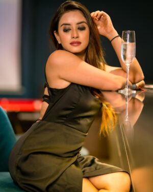 Riya Soni Instagram - In case you forgot..🥂
Captured by @isolens_rohit @awara_portraits31
.
.
.
.
.
.
#explore #instagood #instagram #instadaily
