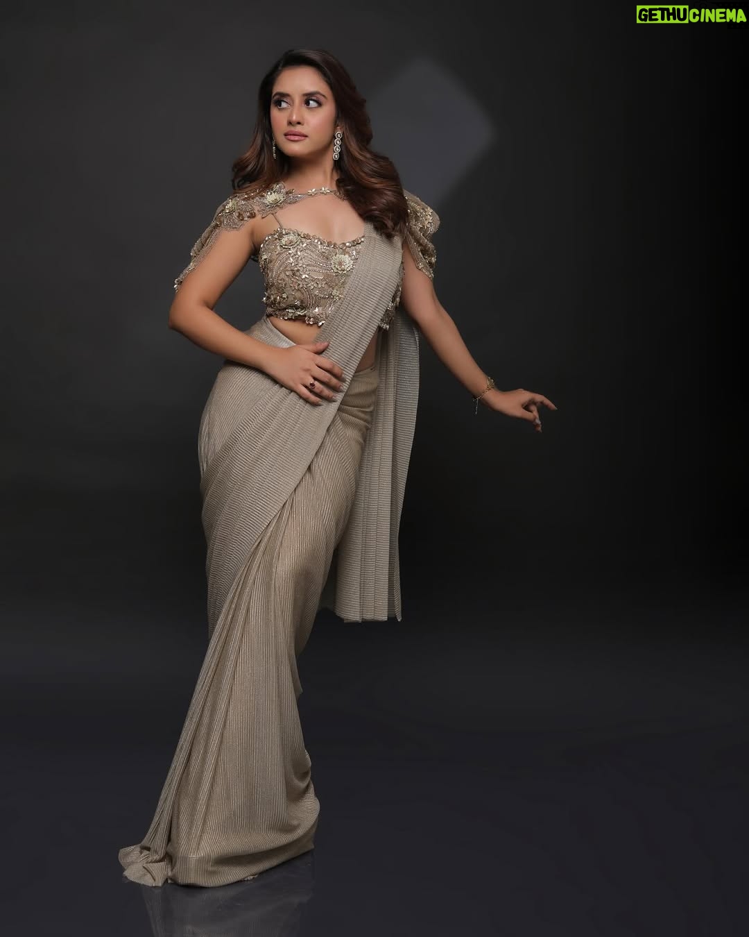 Riya Soni - 2.8K Likes - Stepping into the spotlight, draped in Elegance and Grace 🤍

 
Outfit by @heenadesignerstudio 
Styled & Designed by Celebrity Designer  @priteshshah6669 

Clicked by @portraitdeewana 
MUA @ayeshamakeovers_ 
Jewellery @akshat_jewellery 

#riyashilpasoni #trending
