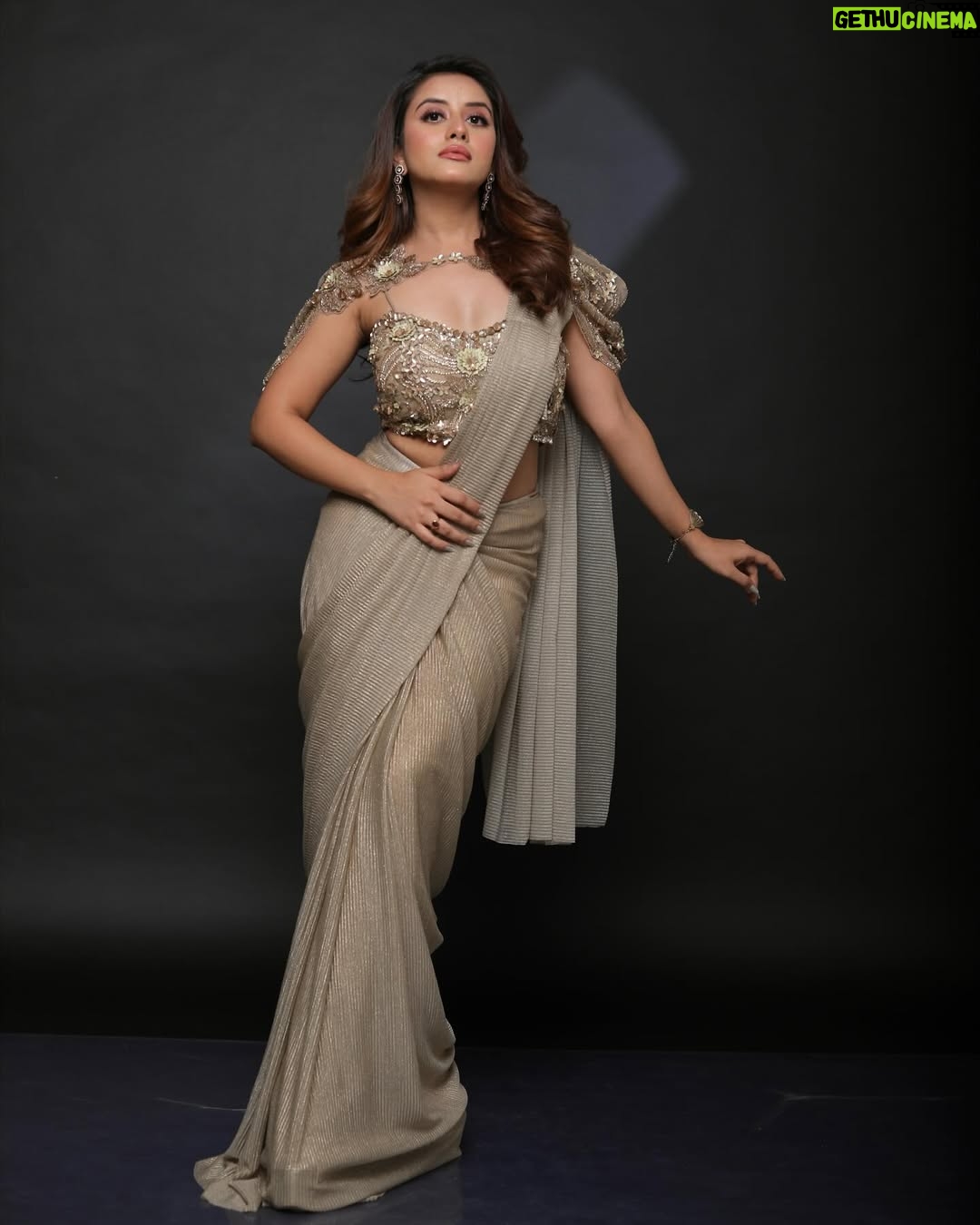 Riya Soni - 2.8K Likes - Stepping into the spotlight, draped in Elegance and Grace 🤍

 
Outfit by @heenadesignerstudio 
Styled & Designed by Celebrity Designer  @priteshshah6669 

Clicked by @portraitdeewana 
MUA @ayeshamakeovers_ 
Jewellery @akshat_jewellery 

#riyashilpasoni #trending