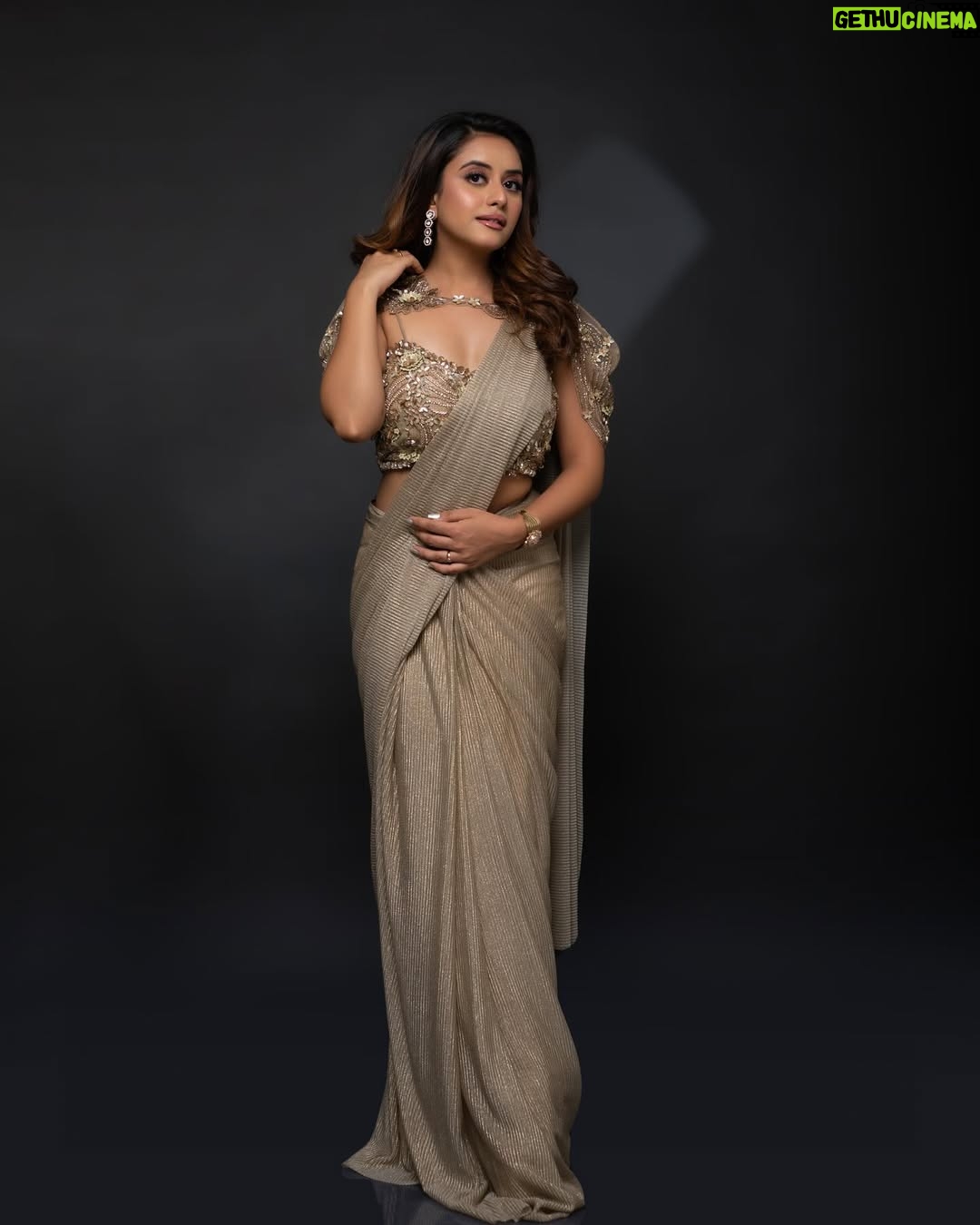 Riya Soni - 2.8K Likes - Stepping into the spotlight, draped in Elegance and Grace 🤍

 
Outfit by @heenadesignerstudio 
Styled & Designed by Celebrity Designer  @priteshshah6669 

Clicked by @portraitdeewana 
MUA @ayeshamakeovers_ 
Jewellery @akshat_jewellery 

#riyashilpasoni #trending
