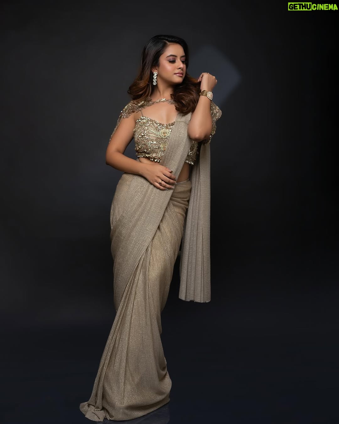 Riya Soni - 2.8K Likes - Stepping into the spotlight, draped in Elegance and Grace 🤍

 
Outfit by @heenadesignerstudio 
Styled & Designed by Celebrity Designer  @priteshshah6669 

Clicked by @portraitdeewana 
MUA @ayeshamakeovers_ 
Jewellery @akshat_jewellery 

#riyashilpasoni #trending