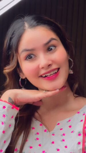 Riyaa Sharma Instagram - Aam nhi kisi ka 😇
.
.
.
.
.