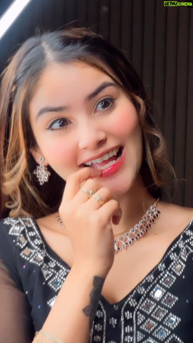 Riyaa Sharma - 56.4K Likes - Tera naam le dea😇
.
.
.
.
.
.