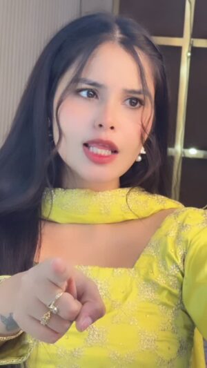 Riyaa Sharma Instagram - Tu ae aj to mera ve🥰
.
.
.
.
.