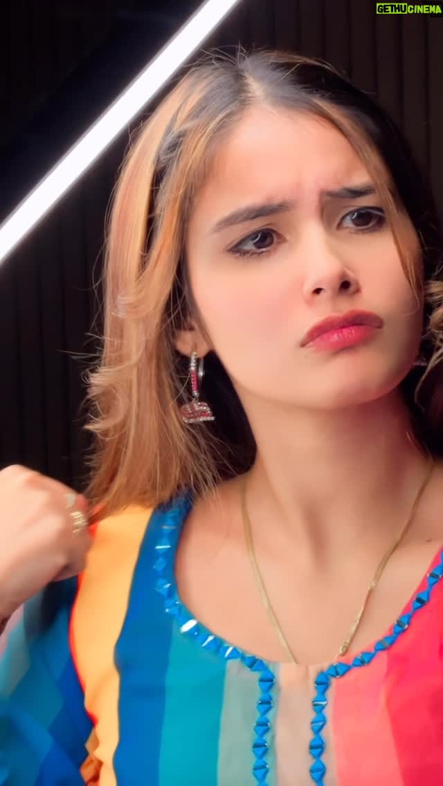 Riyaa Sharma - 90.4K Likes - Tu phn mera chkda e nyi🤨
.
.
.
.
.