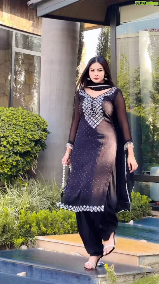 Riyaa Sharma - 36.6K Likes - Kala suit🖤
.
.
.
.
.
