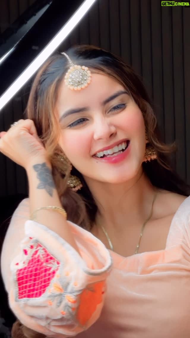 Riyaa Sharma - 150.9K Likes - Kmi na koi zindagi ch rehgyi😇
.
.
.
.
.
.