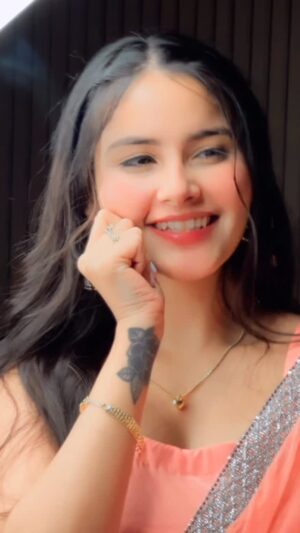 Riyaa Sharma Instagram - Pyar tenu krde a😇
.
.
.
.