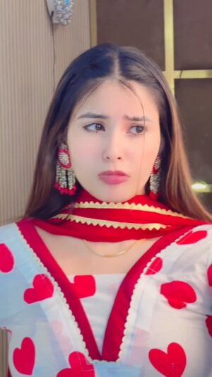 Riyaa Sharma Instagram - Sanu te kehna v nyi aunda🥹
.
.
.
.
.