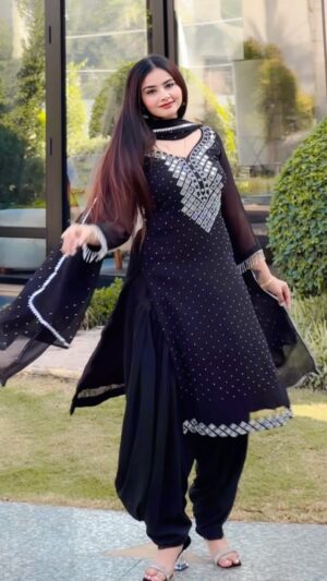Riyaa Sharma Instagram - Suit pa ke kaala😍
.
.
.
.
.