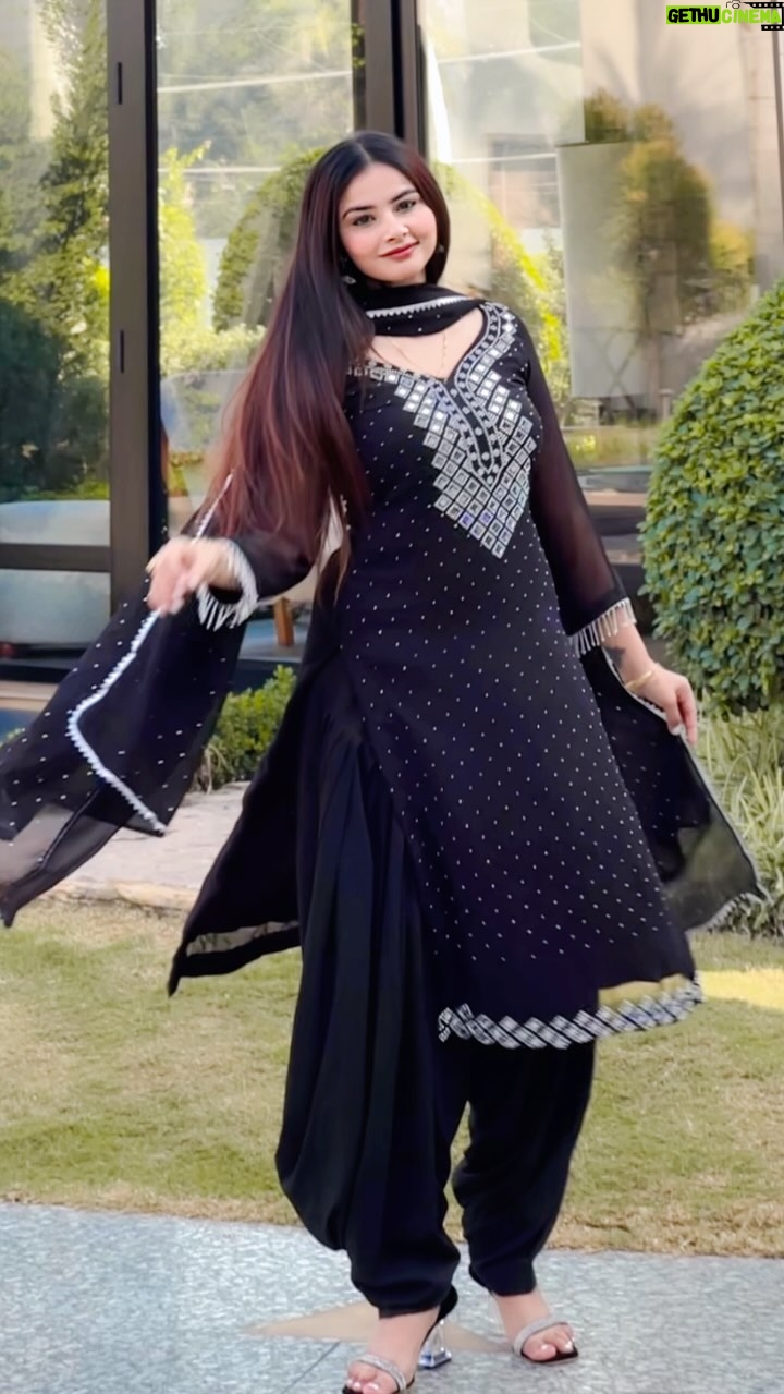Riyaa Sharma - 32.9K Likes - Suit pa ke kaala😍
.
.
.
.
.