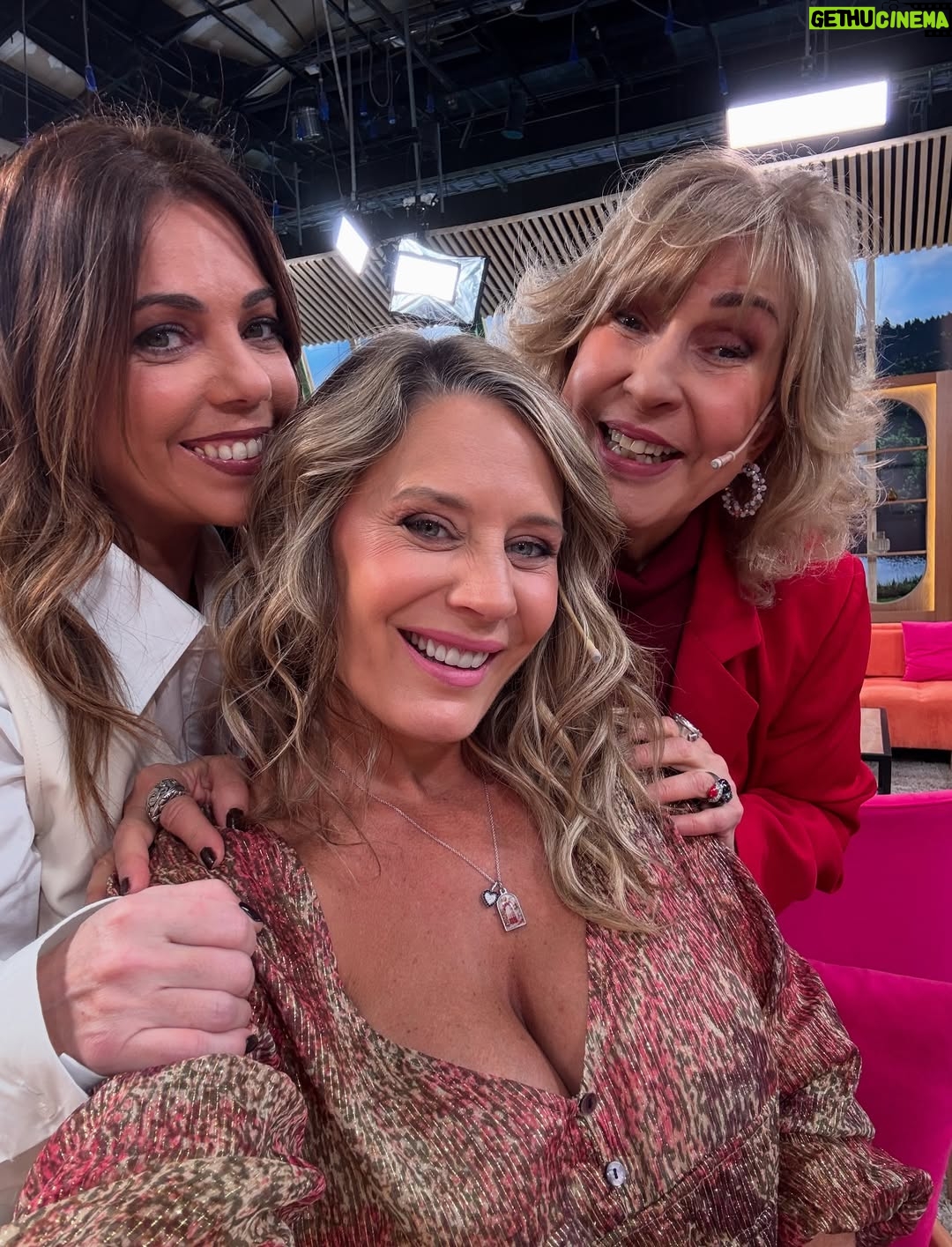 Rocío Marengo - 3K Likes - Los éxitos no son casualidad!!! 
Hermosa mañana pase en @alabarbarossa !! 

Toooooodos un amor!!! @geobarbarossa te amoooo!!! 
@breymariana @piashaw @analiafranchin @paulo_kablan @nancypazos tremendo equipoooooooo!!!! ❤️ .