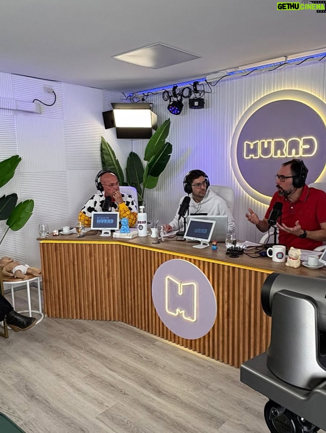 Rocío Marengo - 6.6K Likes - Mood Primavera en MURAD 🌼

En MURAD @somosmurad tuvimos una semana en modo primavera. Se vino el calorcito y llegó cargado de energía 💥 Dejamos atrás las comidas de invierno y nos animamos a recetas frescas y coloridas.

Como siempre, nos divertimos un montón, aprendimos muchísimo y compartimos charlas increíbles con invitadas e invitados que vinieron con toda la onda 🙌.

Gracias también a nuestro equipazo 💪🏼 y a ustedes que se siguen sumando a esta comunidad hermosa.

📲 Si te perdiste algo, podés revivir los programas completos en nuestro canal de YouTube. Link en la bio.

¡Feliz finde! 👋🏼☀️