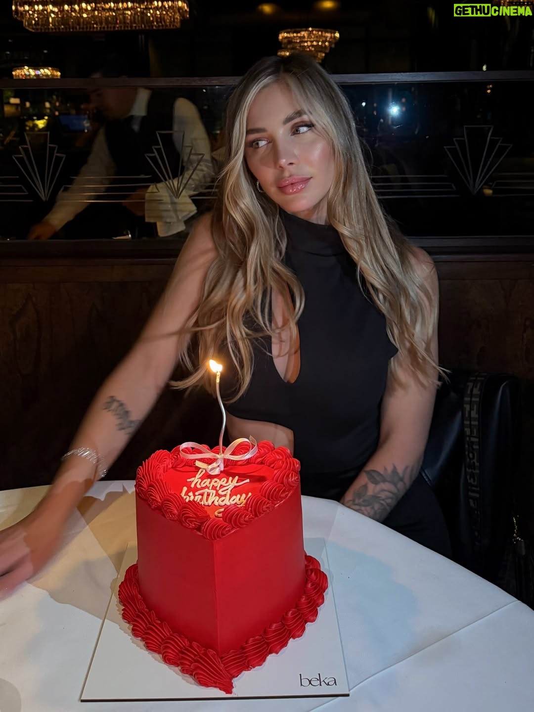 Romina Malaspina - 16.2K Likes - it’s my bday ♥️🎉

muchas gracias a todos por los mensajes tan lindos que estoy recibiendo, hacen que mi día sea muy muy especial, hoy celebro un año más con ustedes que me acompañan todos los días 🎂✨