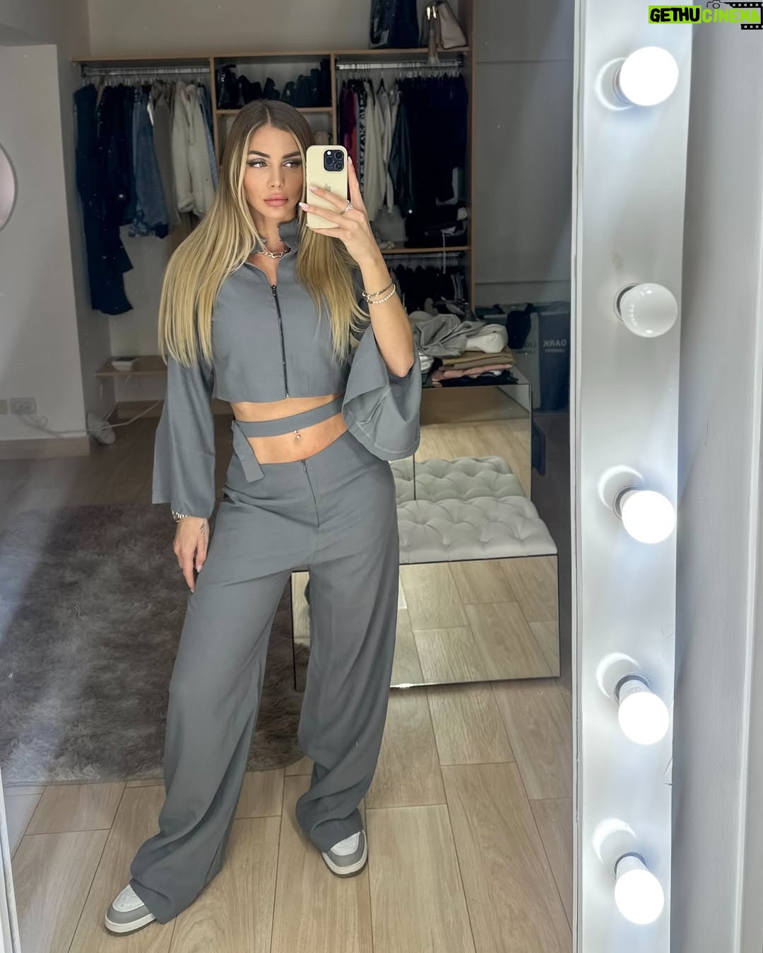 Romina Malaspina - 24.4K Likes - moments 🤎🧸