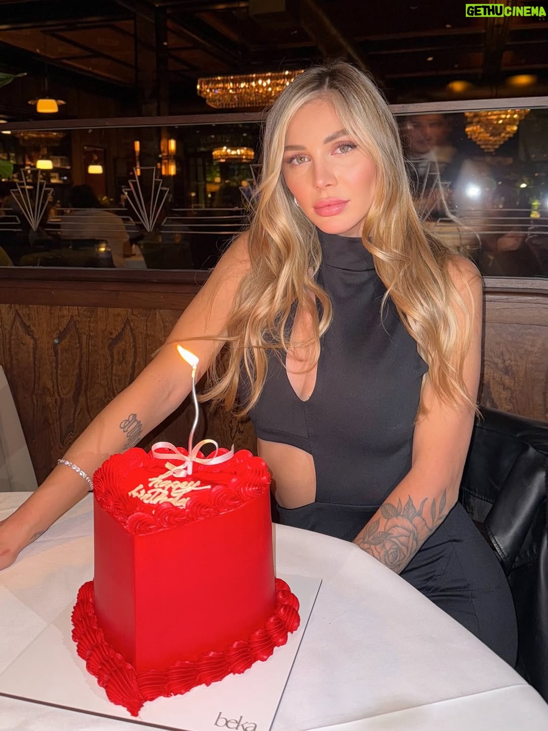 Romina Malaspina - 16.2K Likes - it’s my bday ♥️🎉

muchas gracias a todos por los mensajes tan lindos que estoy recibiendo, hacen que mi día sea muy muy especial, hoy celebro un año más con ustedes que me acompañan todos los días 🎂✨