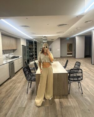 Romina Malaspina Instagram - moments 🤎🧸