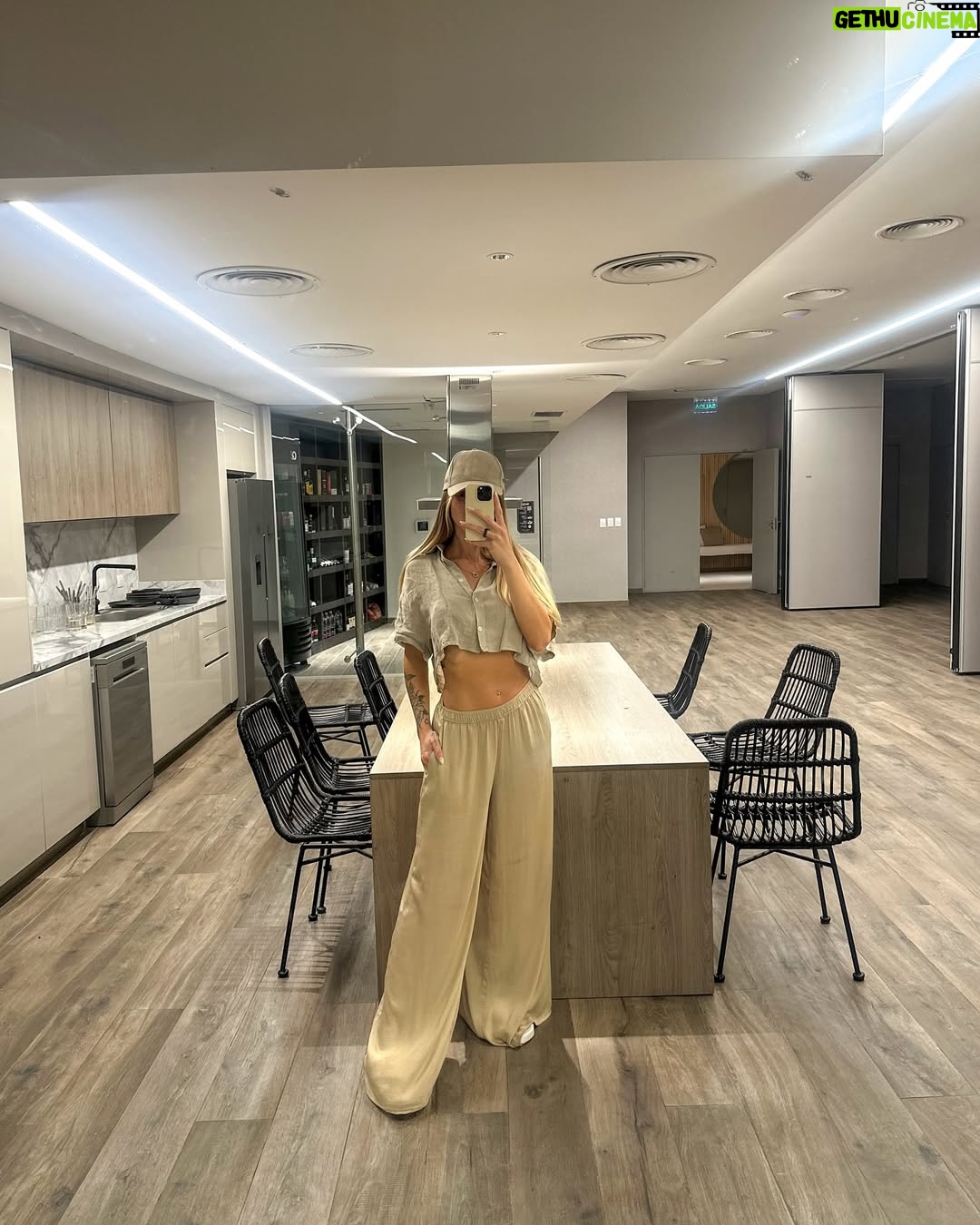 Romina Malaspina - 24.4K Likes - moments 🤎🧸