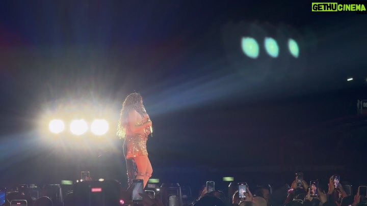 Romina Poza - 3 Likes - De mis noches favoritas, los conciertos con @levismx <333