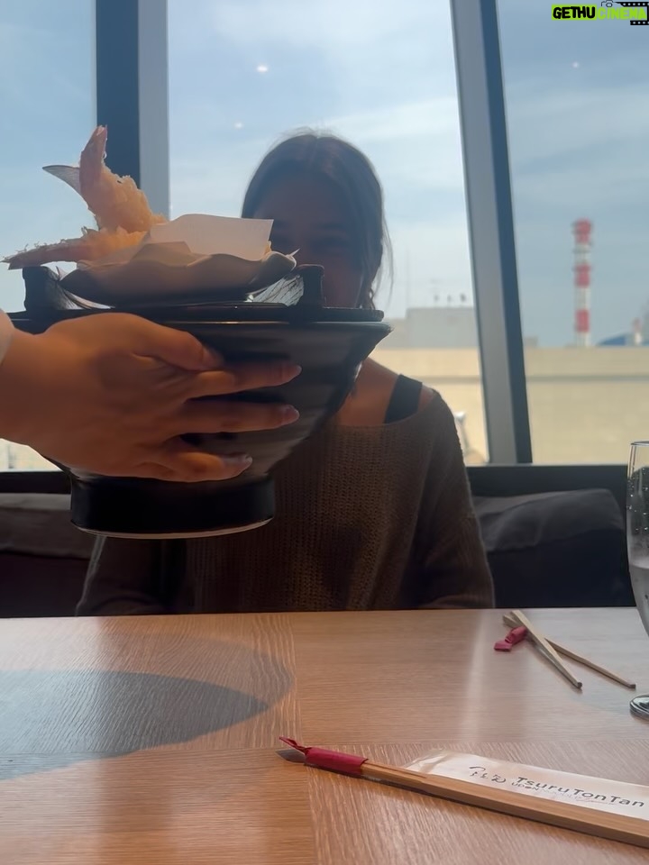 Romina Poza - 3 Likes - El universo de la comida uno de mis favoritos pero la japonesa se llevó mi corazón :)) la segunda foto: mi restaurante favorito de Japón entero 
Yo no entiendo todavía porque no compartí mi viaje entero, aunque la verdad siento que estaba tan contenta que se me olvidó, hasta que empecé a borrar fotos y las reviví todas. Entonces pontu que las voy a compartir todas y hagamos de cuenta que sigo allá siendo inmensamente feliz