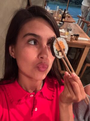 Romina Poza Instagram - El universo de la comida uno de mis favoritos pero la japonesa se llevó mi corazón :)) la segunda foto: mi restaurante favorito de Japón entero
Yo no entiendo todavía porque no compartí mi viaje entero, aunque la verdad siento que estaba tan contenta que se me olvidó, hasta que empecé a borrar fotos y las reviví todas. Entonces pontu que las voy a compartir todas y hagamos de cuenta que sigo allá siendo inmensamente feliz