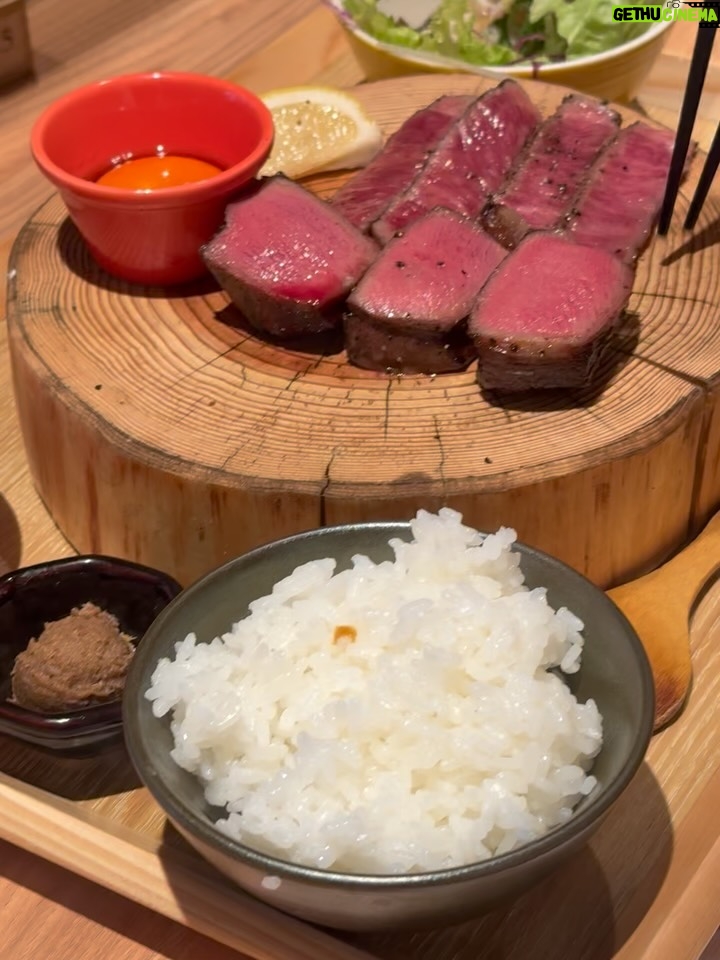 Romina Poza - 3 Likes - El universo de la comida uno de mis favoritos pero la japonesa se llevó mi corazón :)) la segunda foto: mi restaurante favorito de Japón entero 
Yo no entiendo todavía porque no compartí mi viaje entero, aunque la verdad siento que estaba tan contenta que se me olvidó, hasta que empecé a borrar fotos y las reviví todas. Entonces pontu que las voy a compartir todas y hagamos de cuenta que sigo allá siendo inmensamente feliz