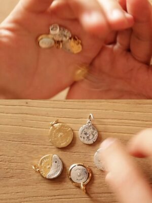 Romina Poza Instagram - Pandora Talisman es tan 🧿💫🧧🥠🤍🦋💌
.
descubre esta nueva colección de @TheOfficialPandora en www.pandoraoficial.com.mx/
#PandoraTalisman
#WordsToLiveBy