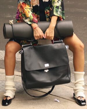 Romina Poza Instagram - @dolcegabbana Bag for a workout y deseando que fuera en algún rincón escondido de Sicilia 🤓
Foto: @infiernno
DG PR: @ximena__perez